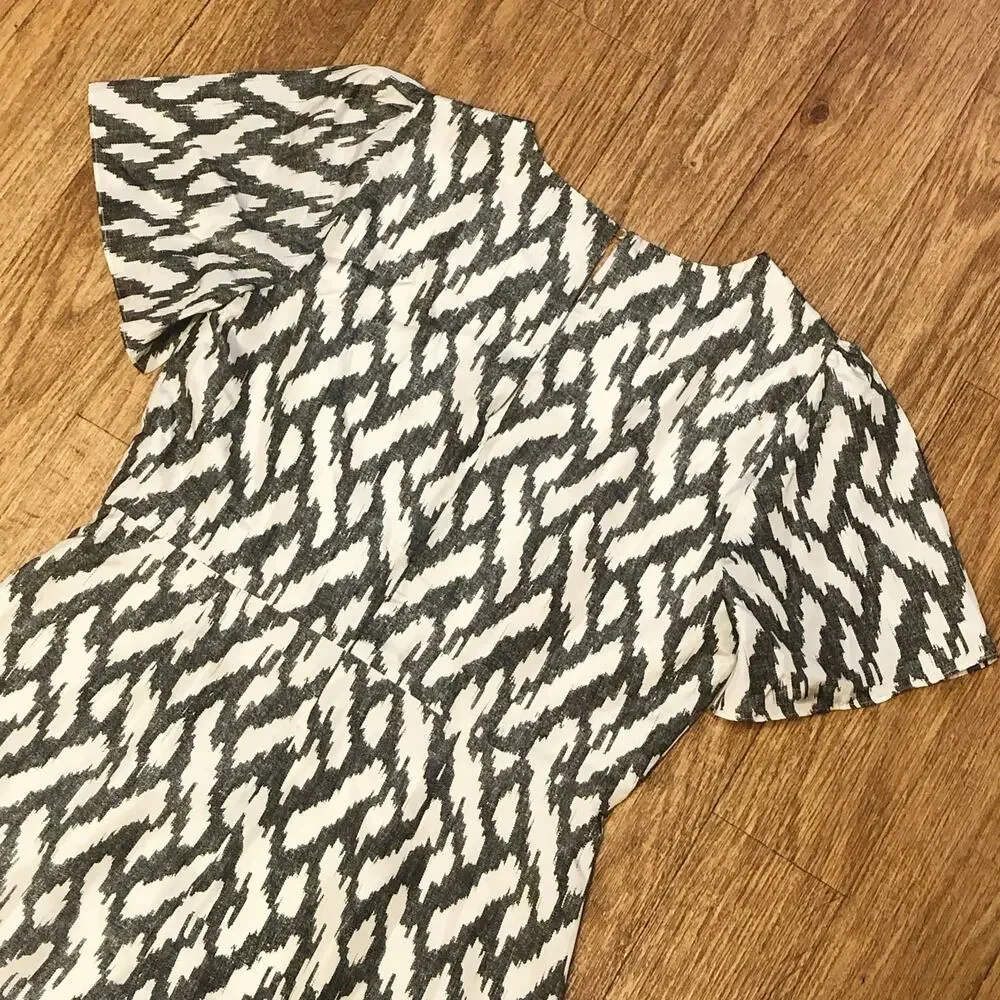 J. Crew Gray White Silk Flutter Short Sleeve Abstract Ikat Pattern Dress Size 8